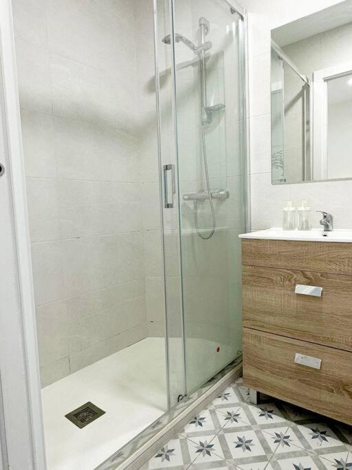 Apartamento De Diseno En Laredo Centro Esterno foto